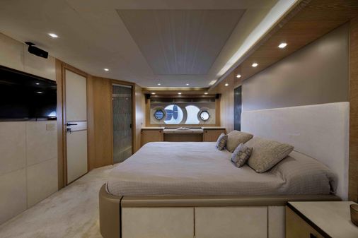 Monte Carlo Yachts MCY 86 image