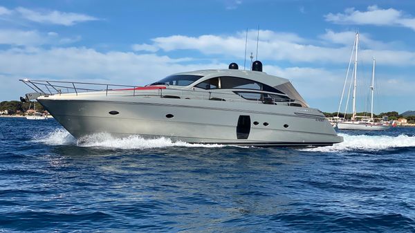 Pershing 64