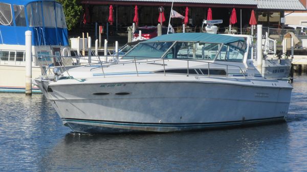 Sea Ray 390 Express Cruiser