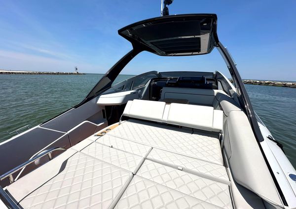 Fairline F//Line 33 image