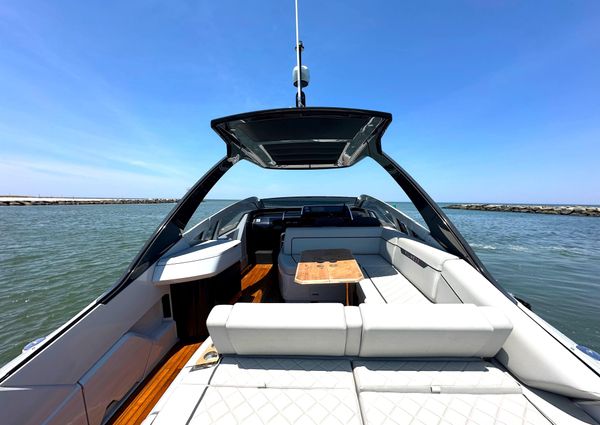 Fairline F//Line 33 image