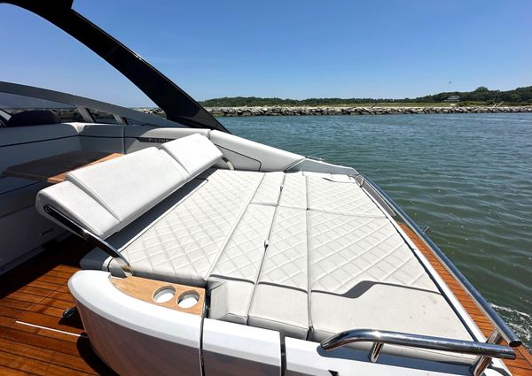 Fairline F//Line 33 image