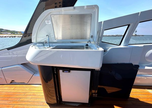 Fairline F//Line 33 image