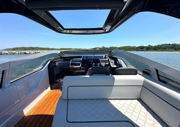 Fairline F//Line 33 image