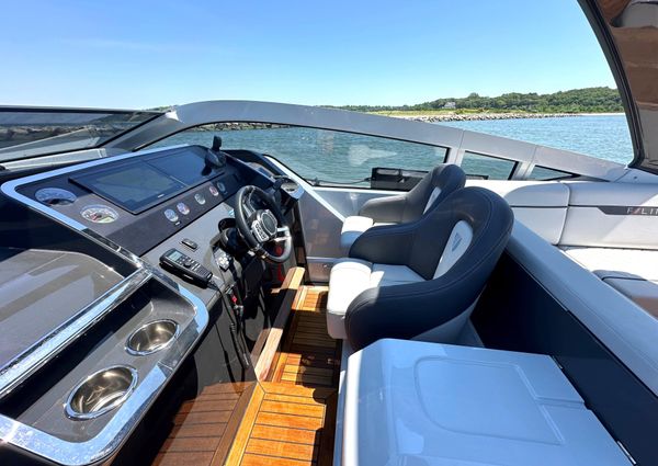 Fairline F//Line 33 image