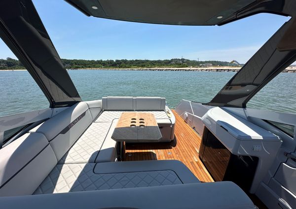 Fairline F//Line 33 image