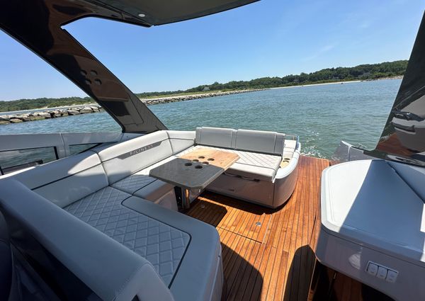 Fairline F//Line 33 image