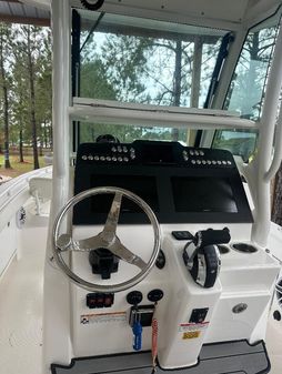 Everglades 253 Center Console image