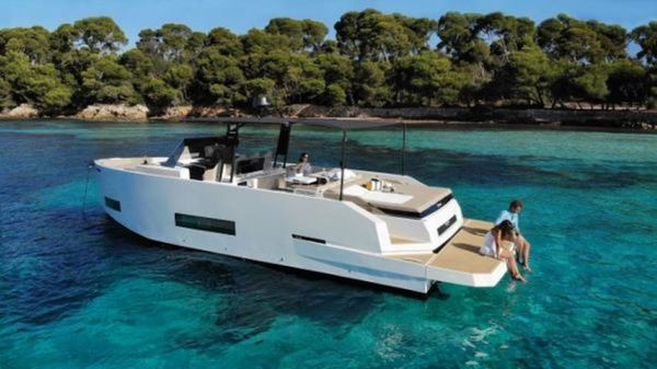 De Antonio Yachts D42 Open 