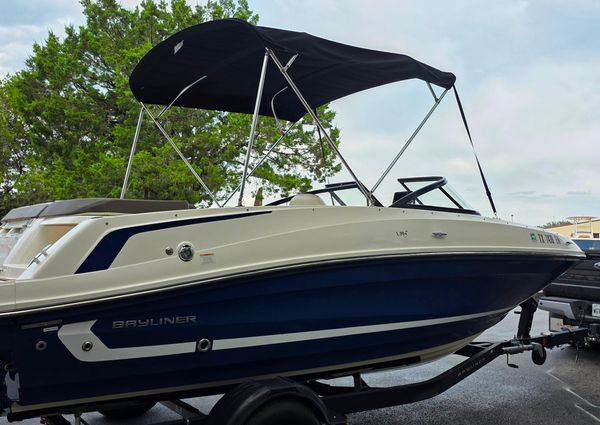Bayliner VR4 Bowrider I/O image