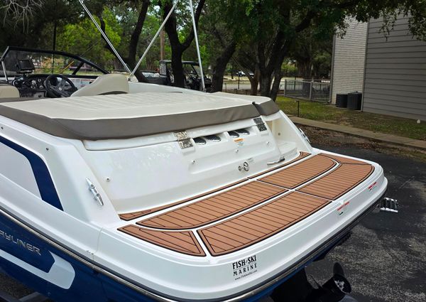 Bayliner VR4 Bowrider I/O image