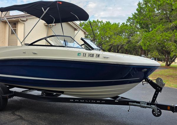 Bayliner VR4 Bowrider I/O image