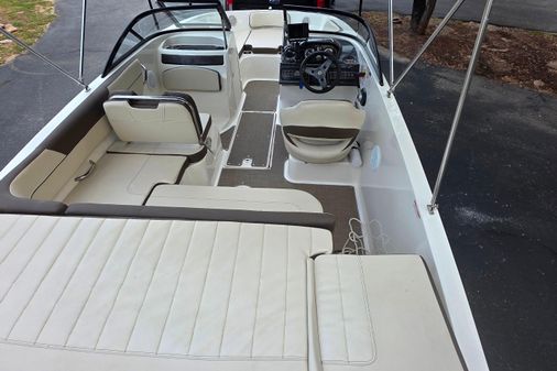 Bayliner VR4 Bowrider I/O image