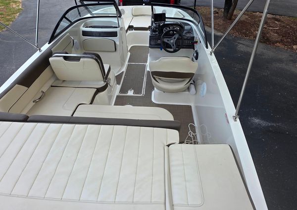 Bayliner VR4 Bowrider I/O image