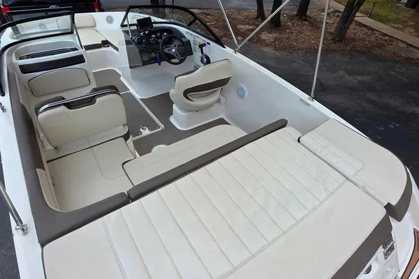 Bayliner VR4 Bowrider I/O image