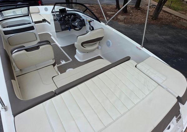 Bayliner VR4 Bowrider I/O image