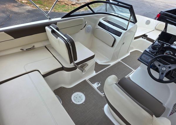 Bayliner VR4 Bowrider I/O image