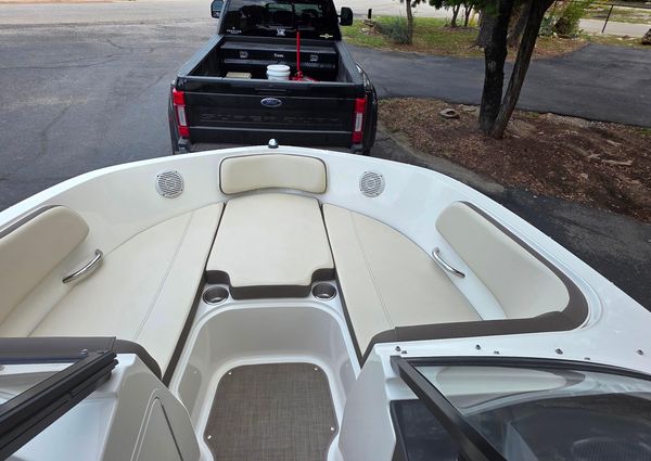 Bayliner VR4 Bowrider I/O image