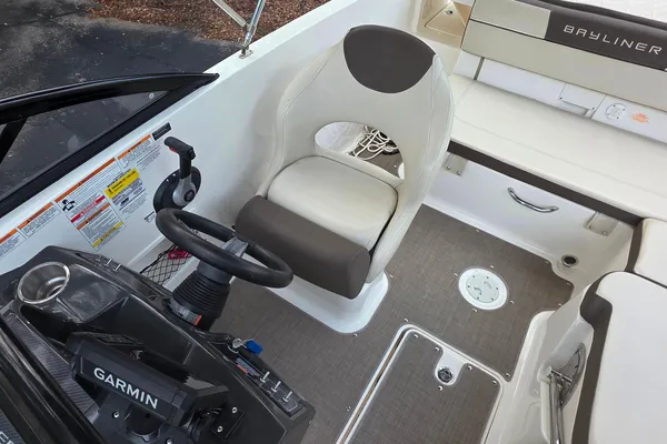 Bayliner VR4 Bowrider I/O image