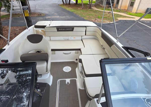 Bayliner VR4 Bowrider I/O image