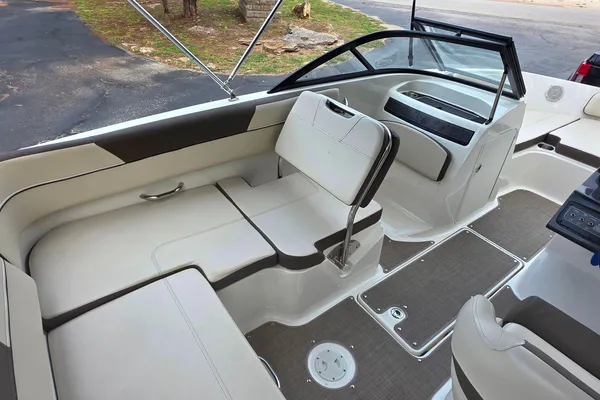 Bayliner VR4 Bowrider I/O image