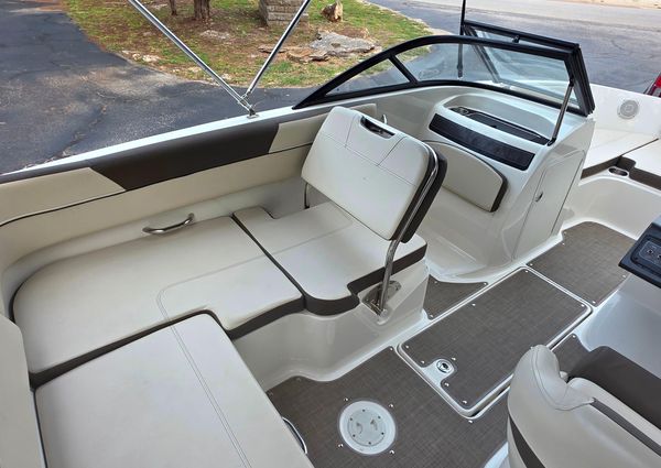 Bayliner VR4 Bowrider I/O image