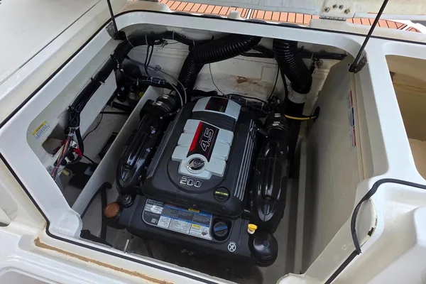 Bayliner VR4 Bowrider I/O image