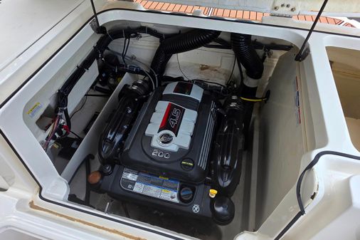 Bayliner VR4 Bowrider I/O image