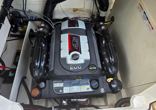 Bayliner VR4 Bowrider I/O image