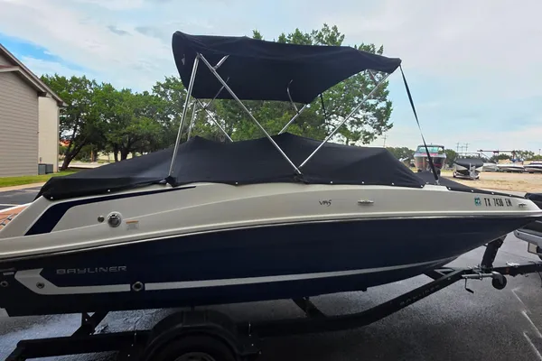 Bayliner VR4 Bowrider I/O image