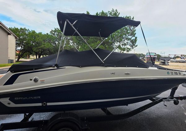 Bayliner VR4 Bowrider I/O image