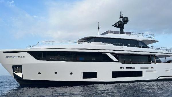 Custom Line Navetta 30 