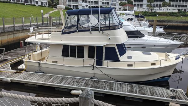 Mainship 400 Trawler 