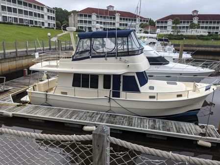 Mainship 400 Trawler image