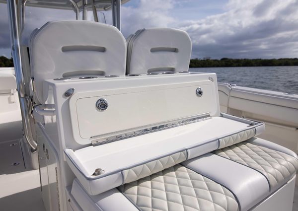 Jupiter 38 center console image