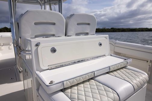 Jupiter 38 center console image