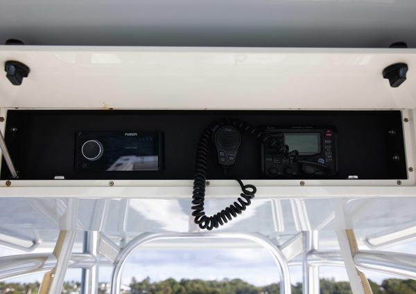 Jupiter 38 center console image