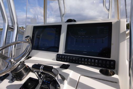 Jupiter 38 center console image