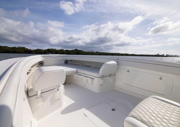 Jupiter 38 center console image