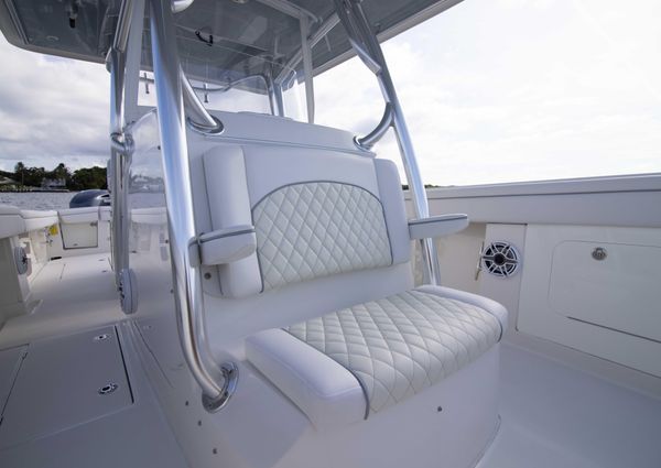 Jupiter 38 center console image