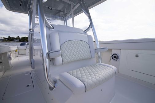 Jupiter 38 center console image