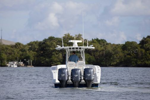 Jupiter 38 center console image