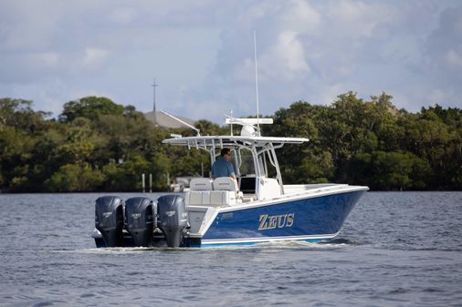 Jupiter 38 center console image