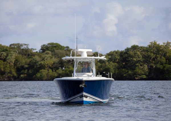 Jupiter 38 center console image