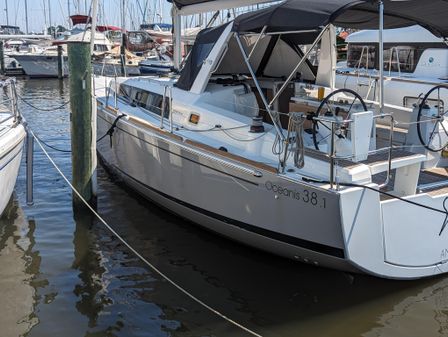 Beneteau Oceanis 38.1 image