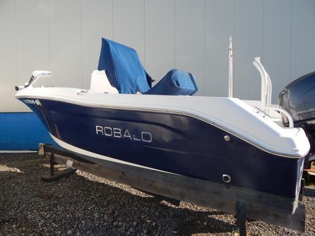 Robalo R180-CENTER-CONSOLE image