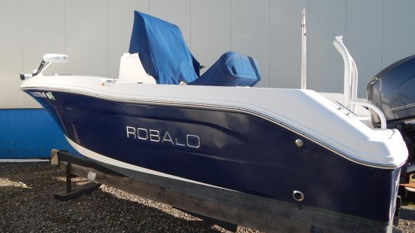 Robalo R180 Center Console