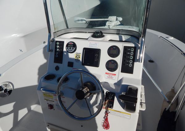 Robalo R180-CENTER-CONSOLE image