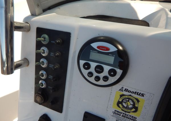 Robalo R180-CENTER-CONSOLE image