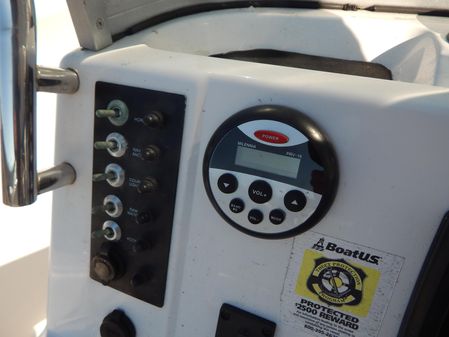 Robalo R180-CENTER-CONSOLE image